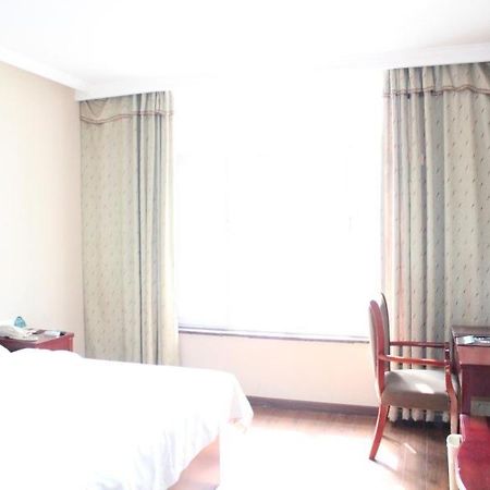 Greentree Inn Henan Kaifeng Gulou Square Express Hotel מראה חיצוני תמונה